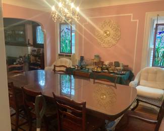 Mahogany Table w/ 2 leaves and 6 Chairs!