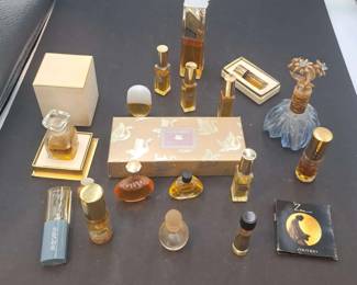 Large Mixed Lot Of Vintage Perfumes Cosmetics Incl. Helena Rubenstein, Shiseido, Gloria Vanderbilt