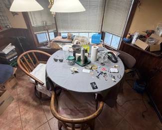 round kitchen table