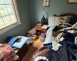 bed, lamp, side table, chest