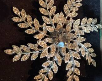 Gorgeous vintage brooch