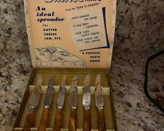 Complete set of vintage spreading knives