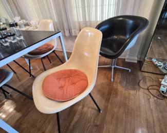 vintage Charles and Ray Eames fiberglass side chair by Herman Miller