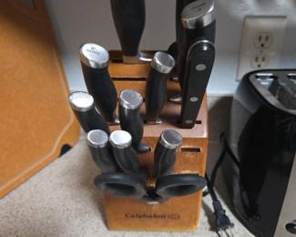 17 Calphalon self sharpening knife block set