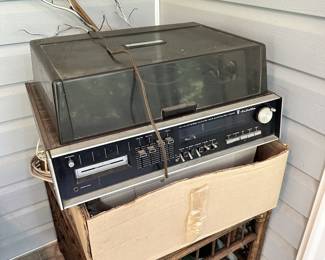 Vintage stereo receiver, turntable, and record player.