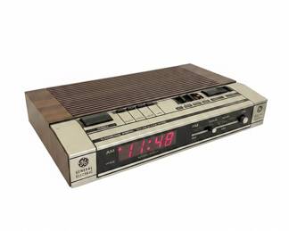 General Electric FM or AM Clock Radio second image