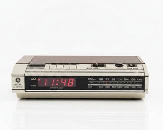 General Electric FM or AM Clock Radio third image