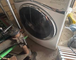Whirlpool Duet 7.3 cu ft Stackable Steam Cycle Electric Dryer, White.