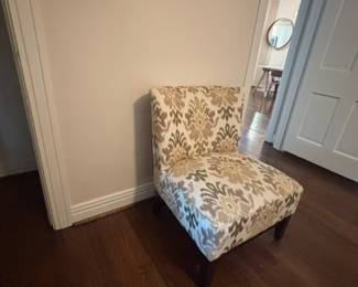 Slipper chair