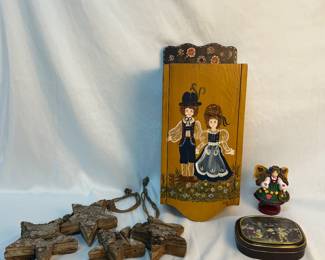Wooden decor and tin box