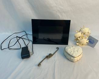 Decor and digital frame