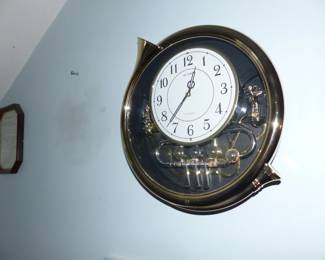 French Horn Musical Clock