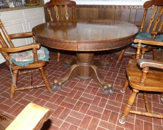 Antique Oak Claw Feet Dining Table With 1 Leaf & 4 Arm Chairs