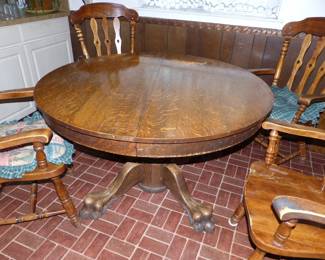 Antique Oak Claw Feet Dining Table With 1 Leaf & 4 Arm Chairs