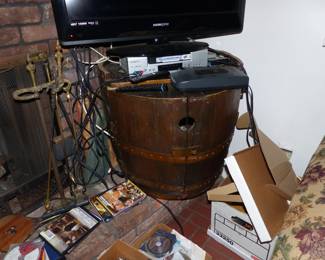 Barrel table, TV
