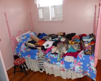 4 Poster Bed, Women's Clothing