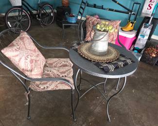 Outdoor table & 2 chairs