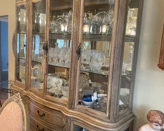 AMINI INNOVATION DINING ROOM TABLE/6 CHAIRS/2 LEAVES/CHINA CABINET $895