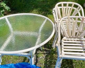 PATIO TABLE & 4-CHAIRS