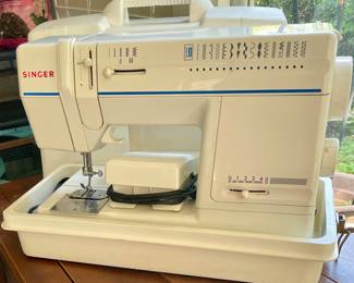 SINGER SEWING MACHINE