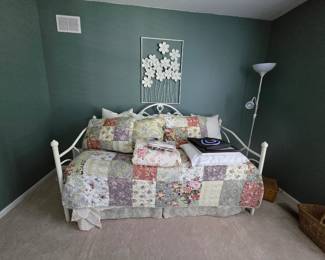 DAYBED, WROUGHT IRON. MAKE INTO QUEEN BED. HANDSTITCHED QUILT