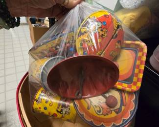 VINTAGE TIN LITHOGRAPH RATTLE NOISEMAKERS, U.S. METAL TOYS