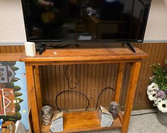 TV AND SMALL SIDE TABLE