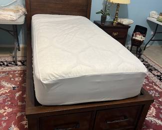 Twin Bed w/Mattress