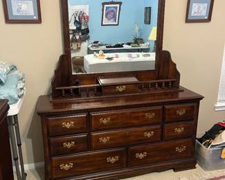  Solid Wood Matching Dresser w/Mirror
