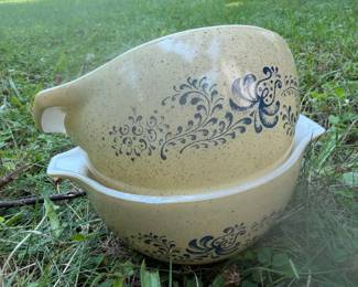 Pyrex Homestead Cinderella nesting mixing bowls