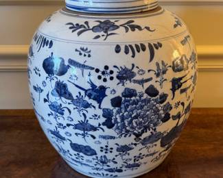 Chinese Blue and White Porcelain Ginger Jar 