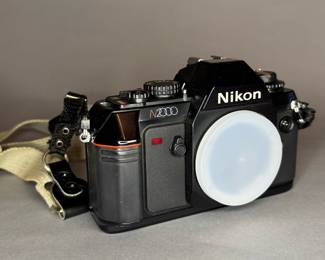  Nikon N2000 35mm SLR Film Camera 