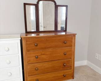 Vintage Wooden 4-Drawer Dresser with Trifold Vanity Mirror