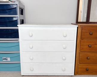 White Wood 4-Drawer Dresser