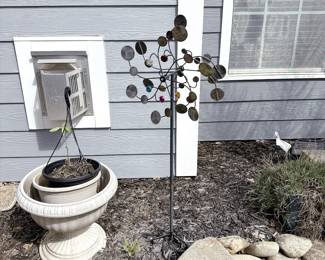 Metal Kinetic Wind Spinner - Planters