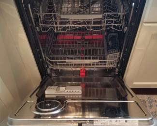 Samsung dishwasher has stainless steel interior