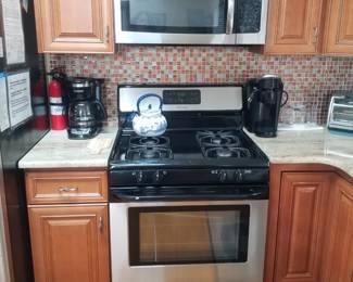 Frigidaire gas range; GE microwave oven mfg. 2004