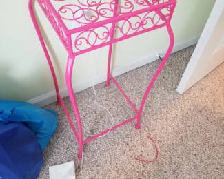 Metal accent table