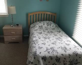 Twin/single bed; nightstand; table lamp