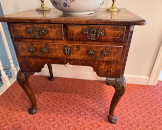 18th c. Georgian lowboy     28.5"h x 30"w x 20"d