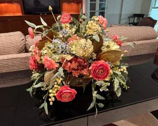 Floral arrangement19"h x 22"w x 22"d 