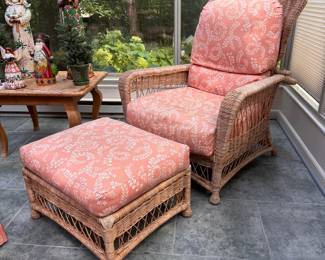 Lane Venture all-weather wicker adjustable recliner 42"h x 32"w x 37"d