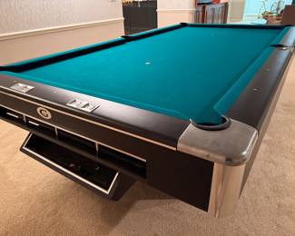 Gandy 8' pool table 