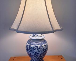 Blue & white ginger jar lamp 25"h with shade