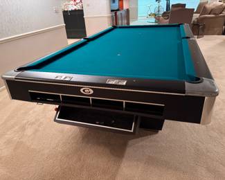 Gandy 8' pool table 