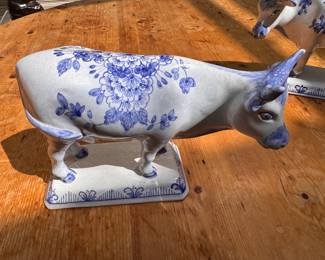 Pr. Delft cow figures - unmarked - wear on one horn