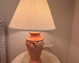 Ceramic lamp with shell decoration 
