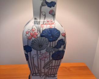 Pair of Chinese porcelain square vase lamp, hand-painted lotus pond motif, on black wood base 32"h with shade