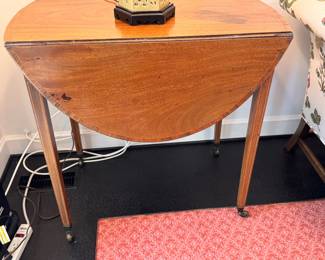 Hepplewhite pembroke table  29"h x 41.5" w 