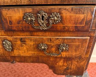 18th c. Georgian lowboy     28.5"h x 30"w x 20"d